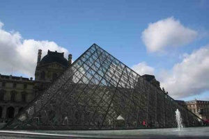 Le Louvre pyramid